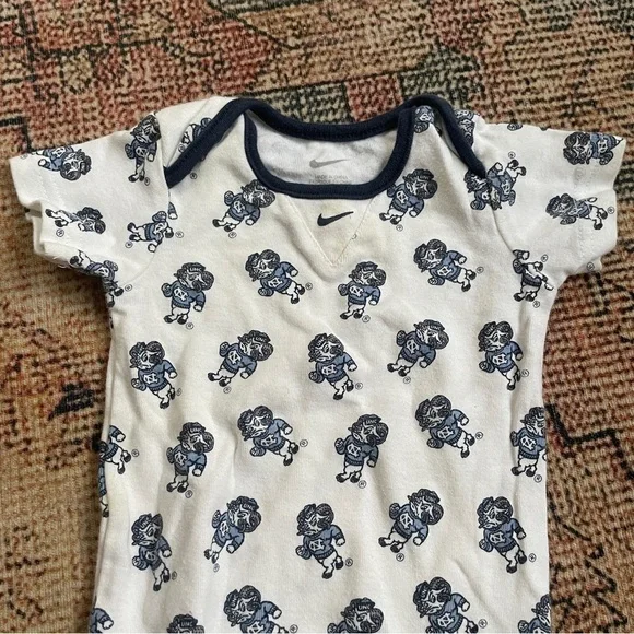 Infant UNC Nike Onesie - Picture 4 of 5